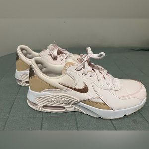 Women’s Pink Nikes!